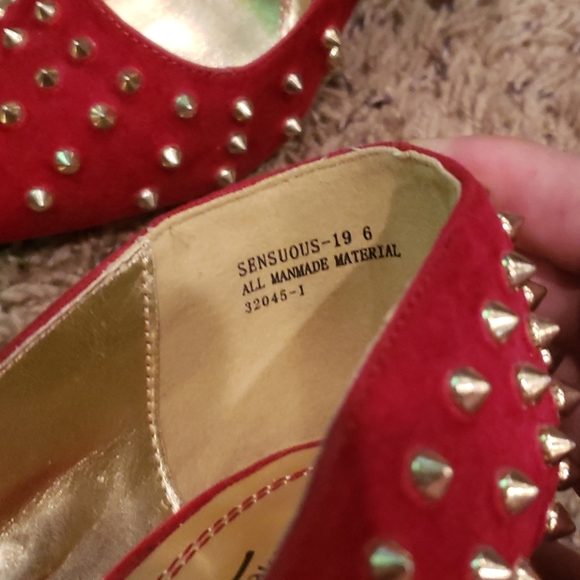 Anne Michelle "Sensuous" red pump - Picture 5 of 5